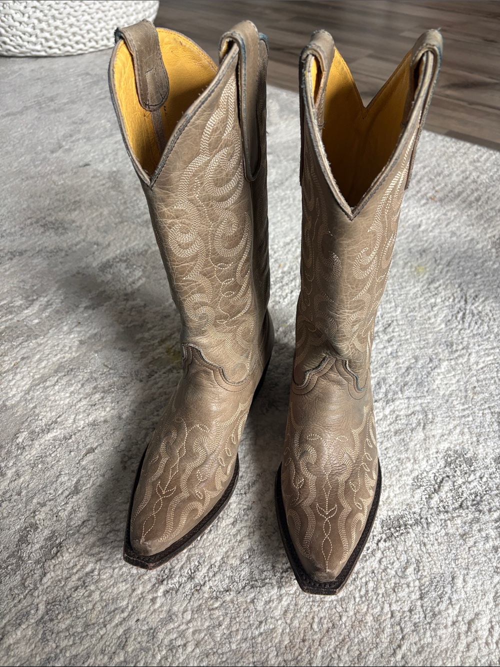 Women's  Western Boots - Taupe the perfect cow girl boots